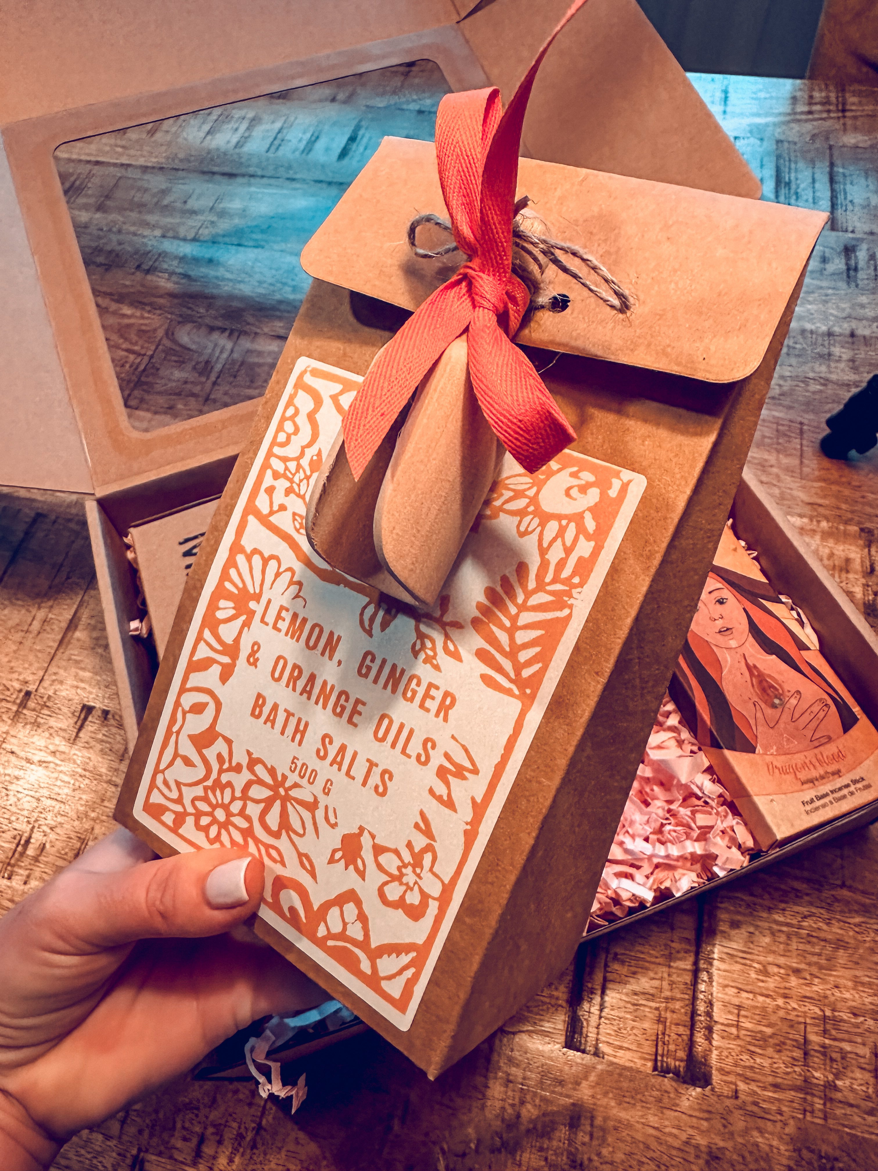 Dovanų dėžutė Atgimimas ir Draugystė